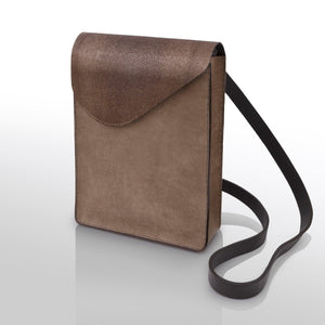 ショルダーバッグ〈縦型〉：ブラウン - ルナロッサ・ヨッピー