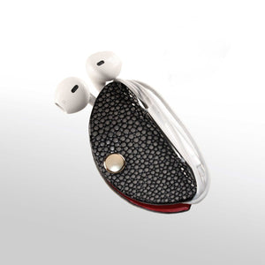 イヤホンコードホルダー：グレーブラック - ルナロッサ・ヨッピー